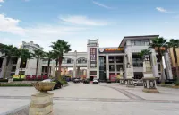 Holiday Inn Xichong Luhu Hotels near Nanchong Technician College