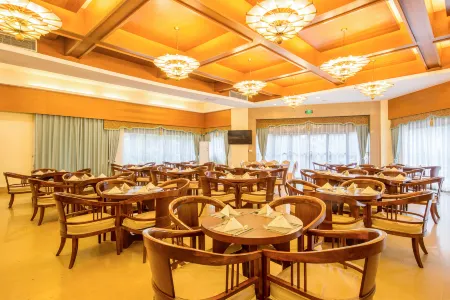 Baodun Lake Hushan Hot Spring Resort