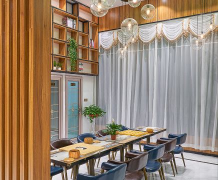 5. 핀위에 인터내셔..