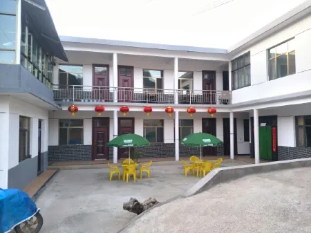 Tianshui Maiji Chinese Inn Отели рядом с достопримечательностью «Maijishan Botanical Garden»