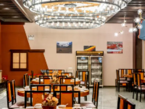 八宿紫宸泊閲大酒店(然烏湖店) 八宿酒店