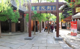 Liquan Yuanjia Village Juran Tianshang Chinese Inn