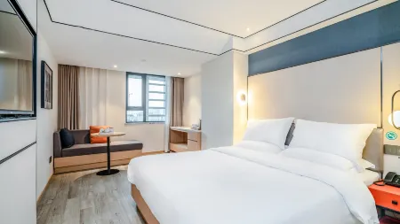 VYLUK Hotel (Chongqing Guanyinqiao Light Rail Station)