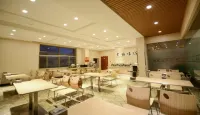 โรงแรมหลงฉี จวิ้นเยว่ ชีฟ - ที่มีที่จอดรถ