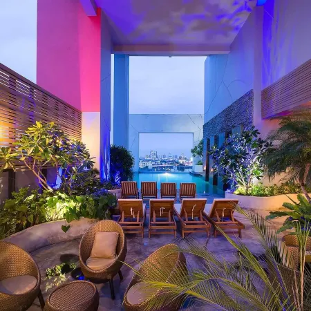 Grand Howard Hotel Bangkok Отели рядом с достопримечательностью «Риверсайд»