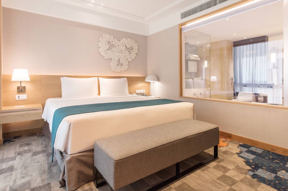 Holiday Inn Bangkok An Ihg Hotel Bangkok Updated 22 Room Price Reviews Deals Trip Com
