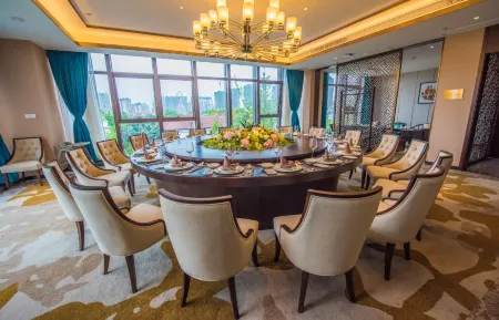 Jinyang Shangcheng Hotel Отели рядом с достопримечательностью «Jintang Bajing»