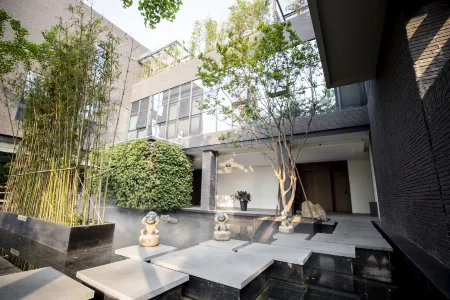 Chengdu Chanyi Jincheng Courtyard Hotel Отели рядом с достопримечательностью «Sichuan Daxue Jincheng College»