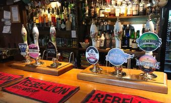 The Royal Oak Inn - Housity