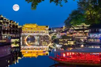 Qinglian Riverside Light Luxury Hostel
