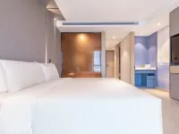 Atour Hotel (Xingzhong Plaza) Hotels near West District