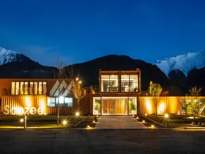 Shanzeju Holiday Hotel (Linzhi Airport)