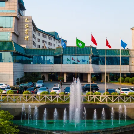 Friendship Hotel Отели в г. Фушунь