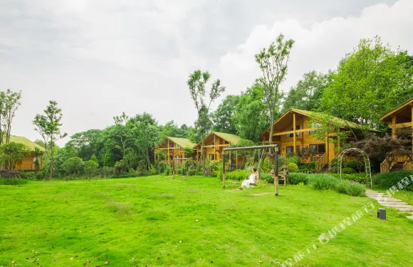 成都都江堰拾光山丘民宿