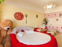 天津馨怡酒店式公寓 - baby熊的欧式红色浪漫屋圆床房