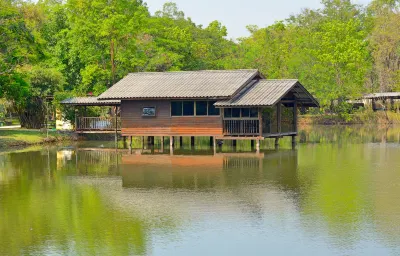 伊薩恩佩拉茲姆公園旅館