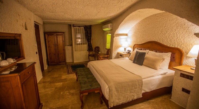 Artemis Cave Suites