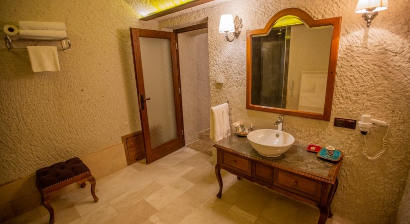 Artemis Cave Suites