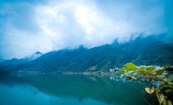 Yunliwuli Inn (Lakeside House, Songcun, Qiandao Lake)