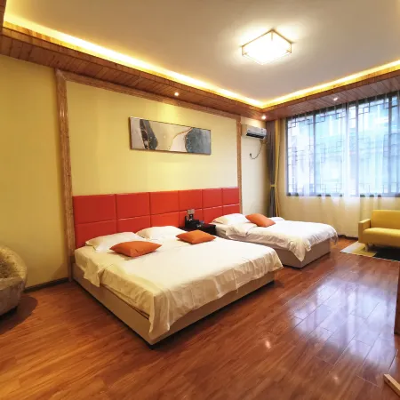 Prajna. Lin Hotel (Mount Emei tourist center)