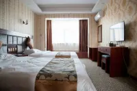 Fenghuang Business Hotel