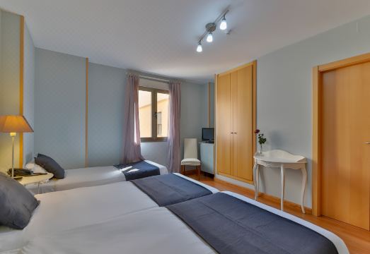 Hospedium Santana Hotel Restaurante - Housity