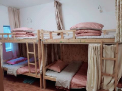 西昌索玛花开精品别院 - 清涩四人床位房