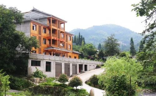 Ziquejie Baishuidong Hostel
