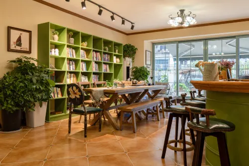 Grey House International Youth Hostel