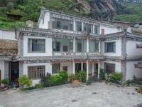 Tiger Leaping Gorge Yunshang Manor Chinese Inn โรงแรมใกล้ส่วนกลางช่องเขาเสือกระโจน
