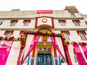 Super OYO Flagship 74192 Vishwakarma Palace