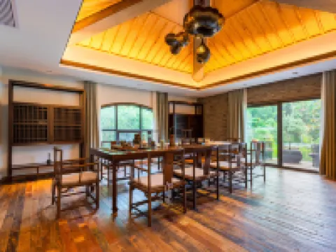 ANJI·JUNLAN LAOZHUANG SHANJU TANGQUAN RESORT HOTEL Hotels in Anji