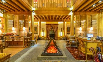 Floral Lux Hotel· Shangri La Gadan Manor Hotel (Dukezong Ancient City Branch)