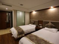 怡莱酒店(温州苍南银泰城店) - 高级双床房