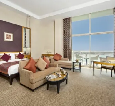 Al Raha Beach Resort and Spa Отели рядом с достопримечательностью «Пристань для яхт Яс»