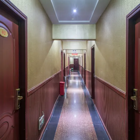Liangjliang Business Hotel