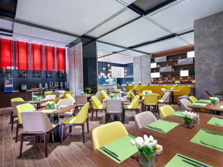 Hampton by Hilton Panzhihua Central Plaza Отели рядом с достопримечательностью «Datian Convention Relic Site»