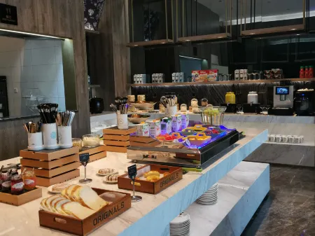 Echarm Plus Hotel (Wuhan Donghu College Dahualing Subway Station) Отели рядом с достопримечательностью «Wuhan University of Science and Technology Department of Physical Education (Maojiawan)»