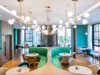 Atour Hotel (Wuhan High speed Railway Station Qingshan Heping Park Subway Station ） Hotels near Beach Park