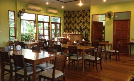 Tree House Hotel - Housity