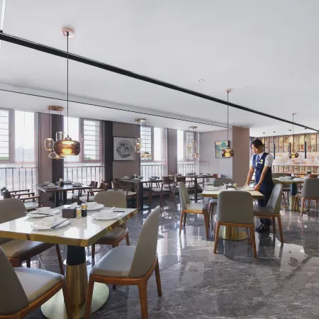 Vienna Classic Hotel Отели в г. Баян Нур