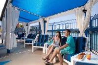 London Bridge Resort - Pools