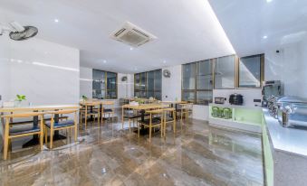 Yuefeng Hotel (Yangjiang Baili Plaza) - Housity