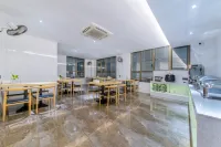 Yuefeng Hotel (Yangjiang Baili Plaza)