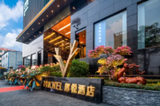 Huiyue Hotel (Guangzhou Baiyun Station Julong Subway Station Branch) Hotels near Pengjiamu Park (Southwest Gate)