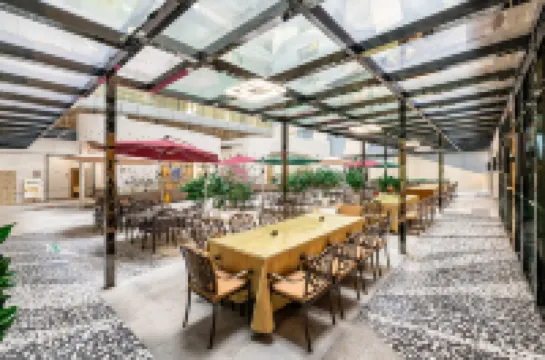 جولدن سنترال سيرفيسد ريزيدنس شينزين (أبر هيلز)