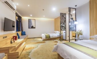 Q Hotel
