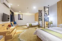 Q Hotel