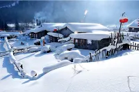 Xuegu bingxuezhiyuekezhan Hotels near Snow Valley