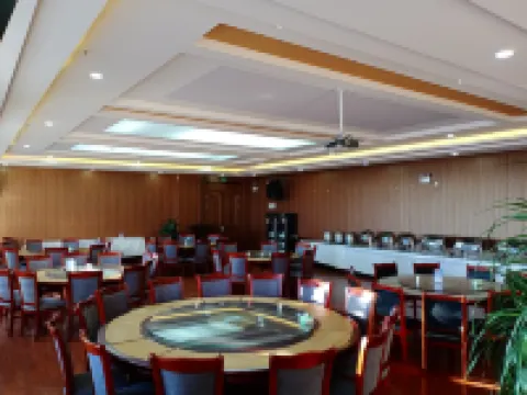 Kangde Hotel Hotels in Maqu